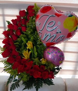 Arreglo por 30 rosas, lirios y globos R111