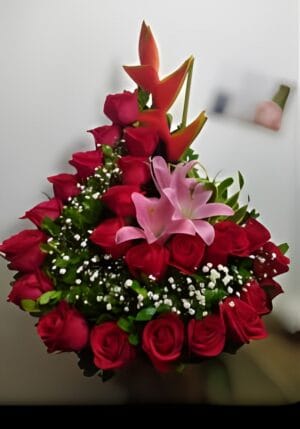 Caracol de rosas y lirios R157